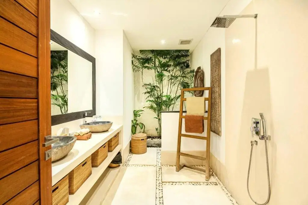 Villa Nikko I - 4Br Villa in Central Seminyak, Steps to Cafés & Shops