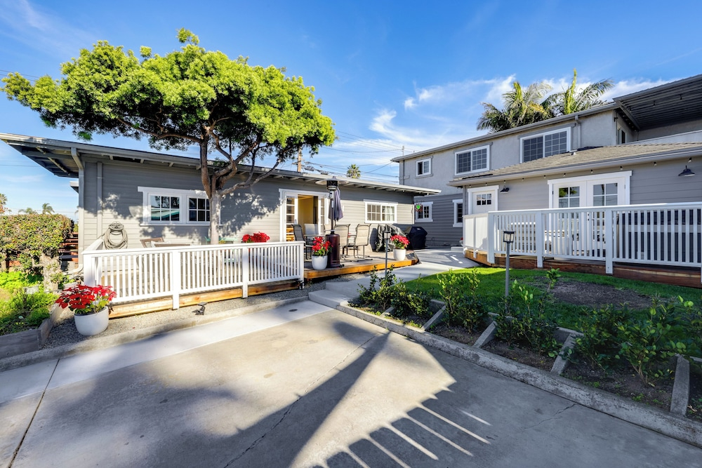 4 Blocks to Beach! Pet-friendly Haven in San Diego