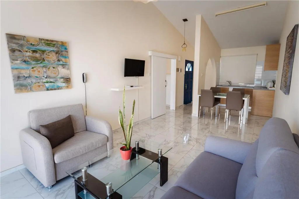 Vrachia Beach Hotel & Suites