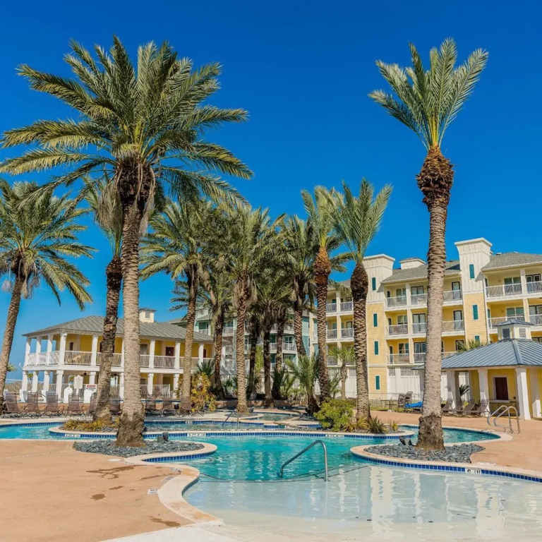 Stunning Views Beach Club 2 Pools and Amenities