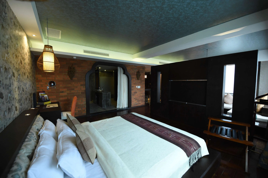 Rose Garden Hotel