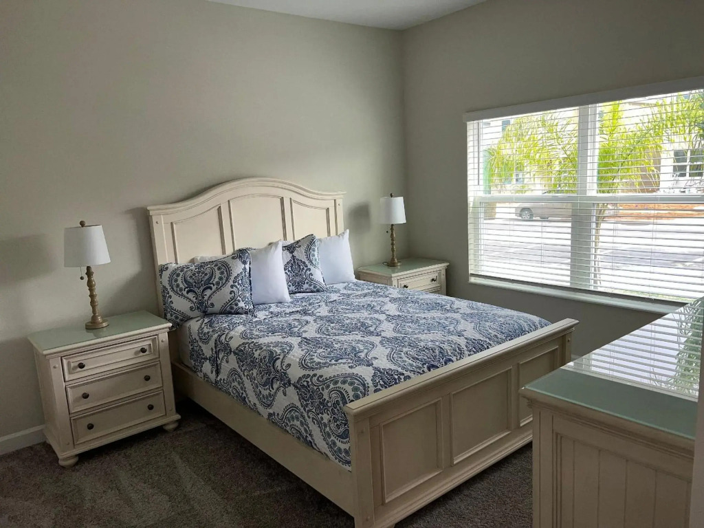 Fascinating 4bedroom townhome, close to Disney