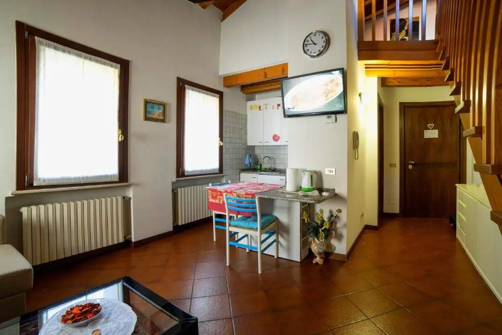 Holiday Treviso Suite LOMBARDI
