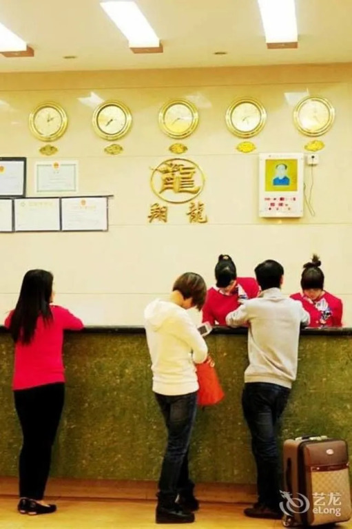 Xianglong Boutique Hotel (Guangzhou North Railway Station Huacheng Road Subway Station)