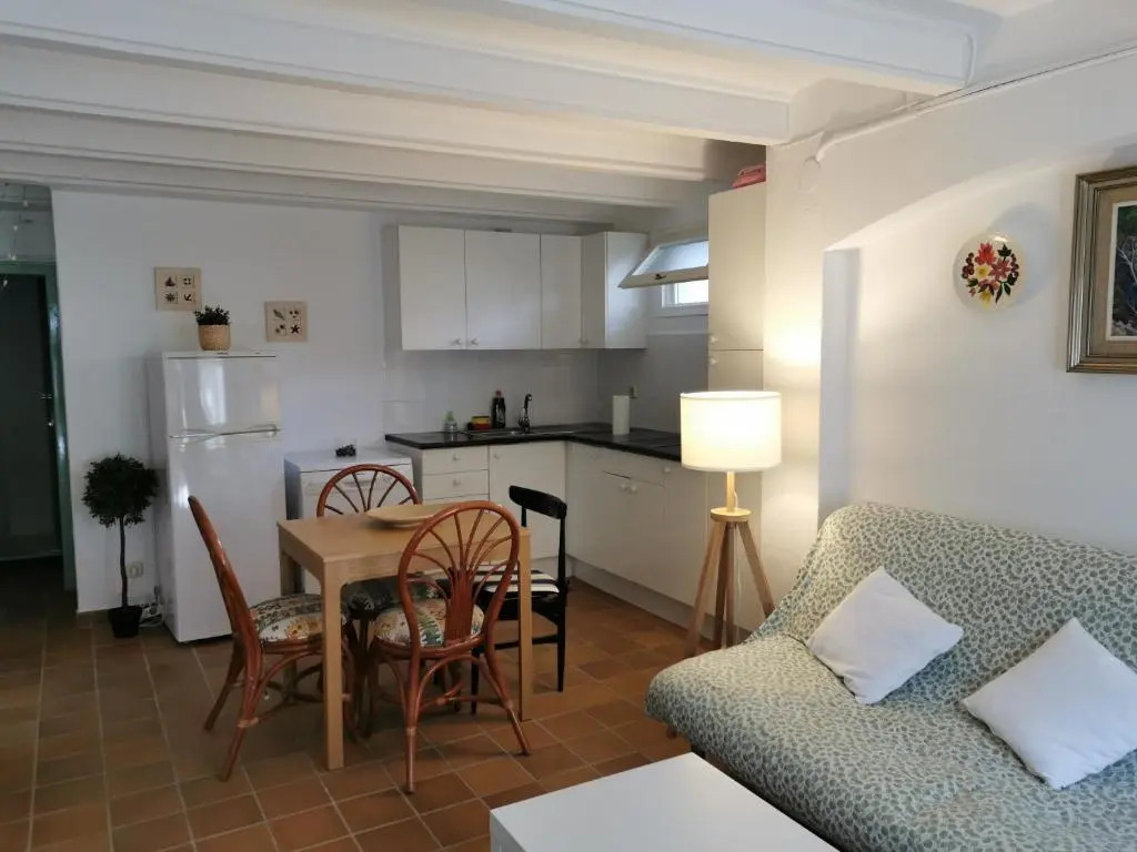 Cozy apartment 30 steps from the ocean