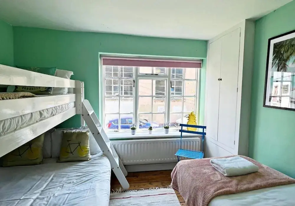 Sunny Cottage - Central Brighton Lanes - Sleeps 6 to 8 Guests