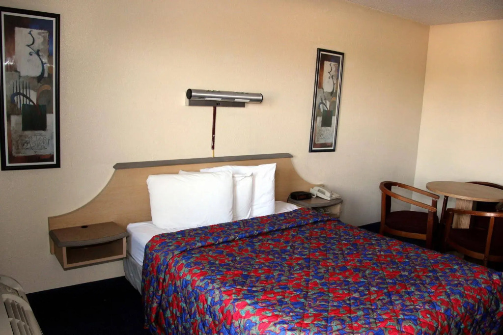 Q Lodging