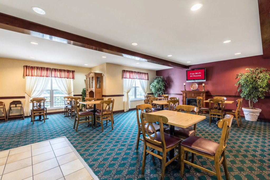 Red Roof Inn & Suites Knoxville East