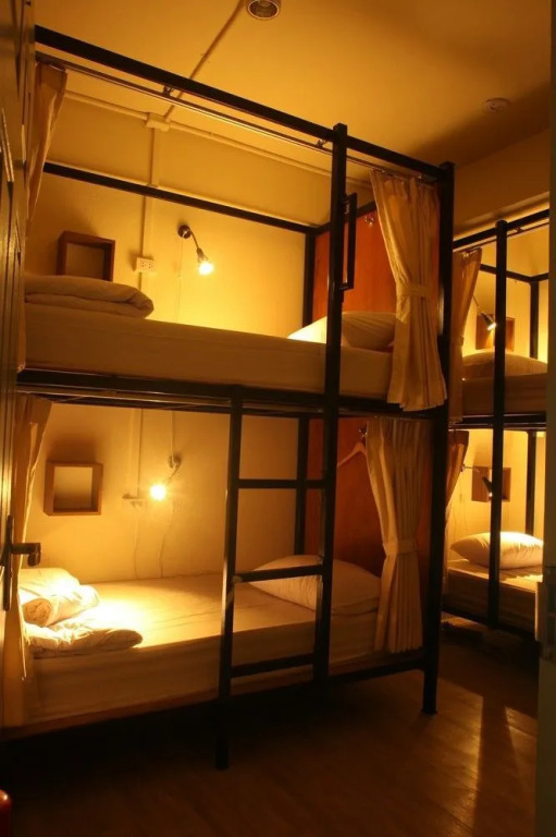 Yindee Hostel - Adults Only