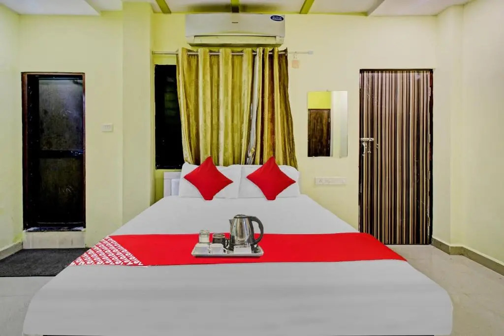 Oyo Flagship 93139 Green Lodging And Boarding