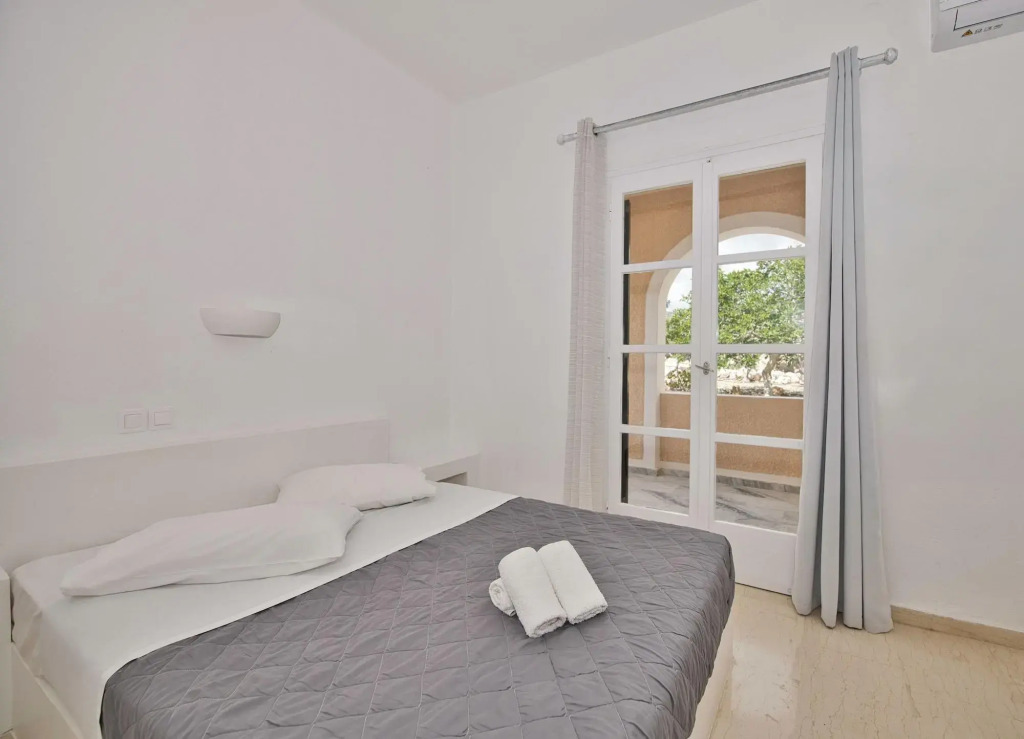Ira Apartments
