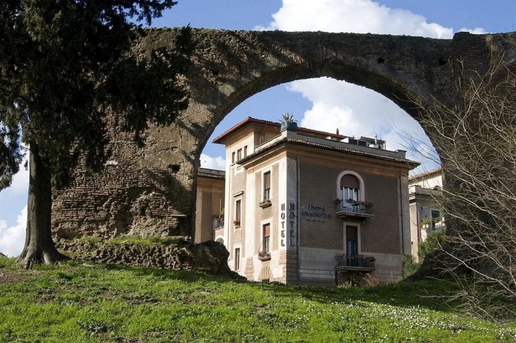 Hotel Emona Aquaeductus