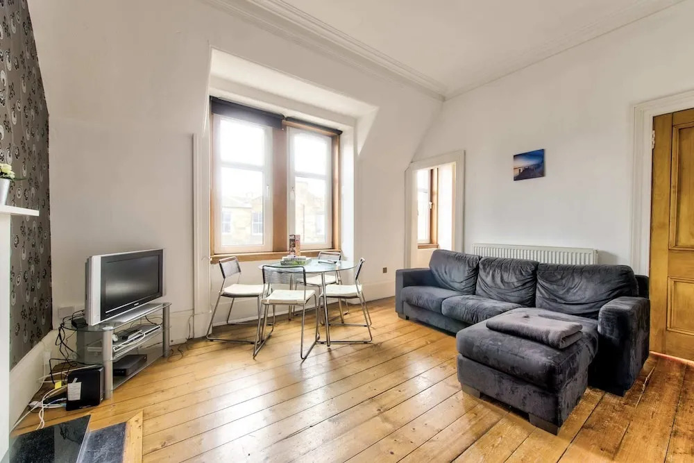 Central location! 2BDR Flat in Haymarket