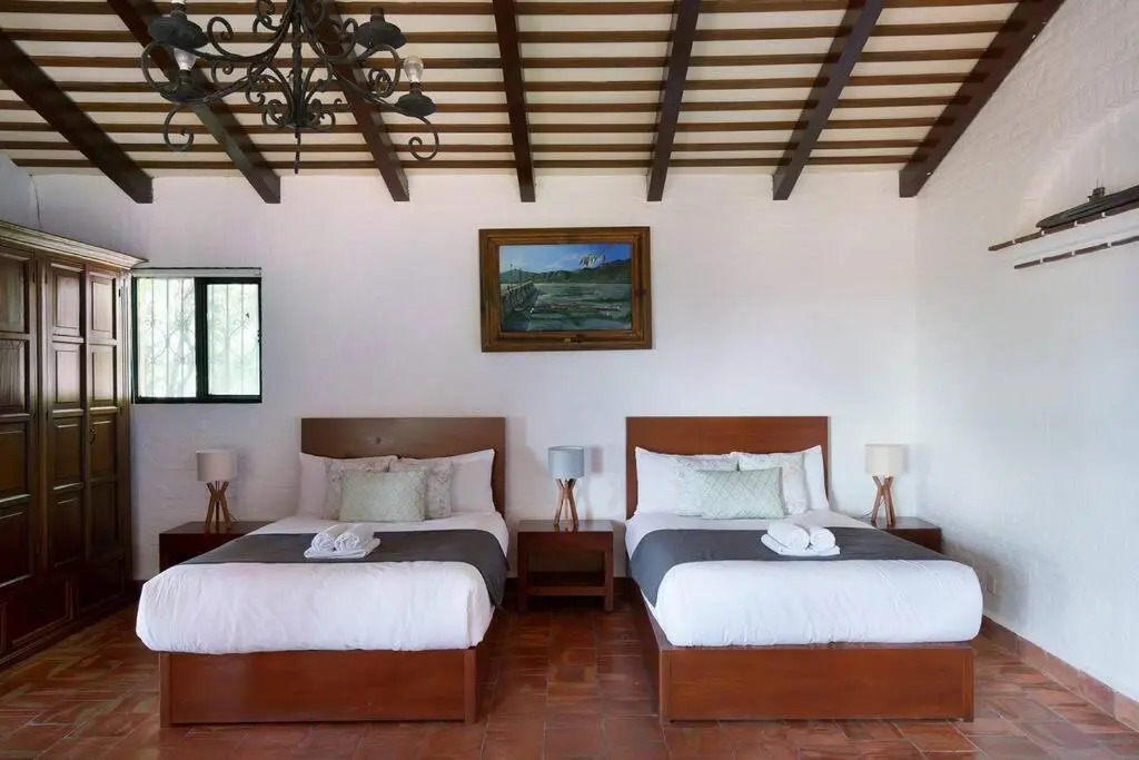 3 Bedroom Spacious Villa with Pool & Lake view