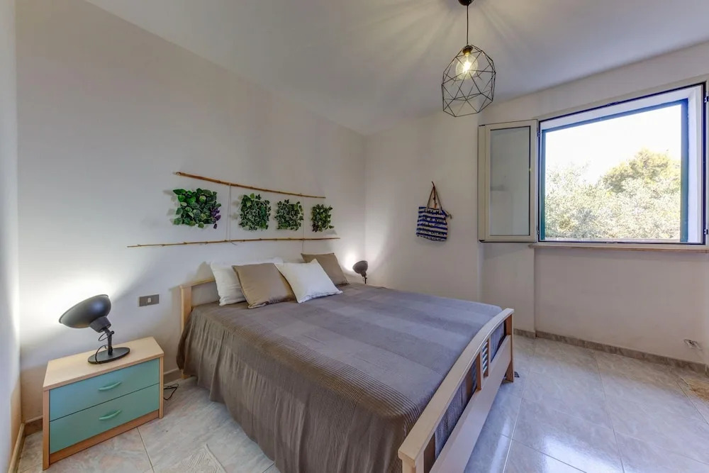 And001 in Andrano With 4 Bedrooms and 2 Bathrooms
