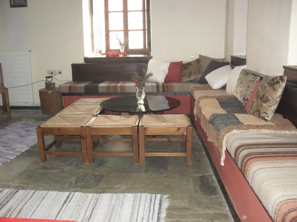 Traditional Guest Home Dimou