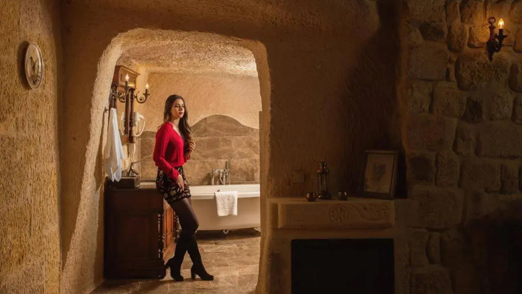 Acropolis Cave Suite