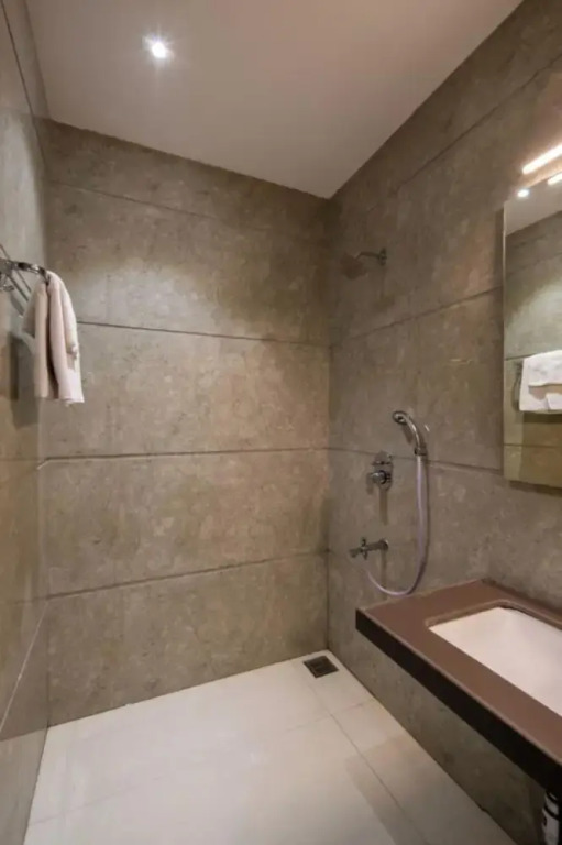 Hotel Kingsway Continental , Raipur