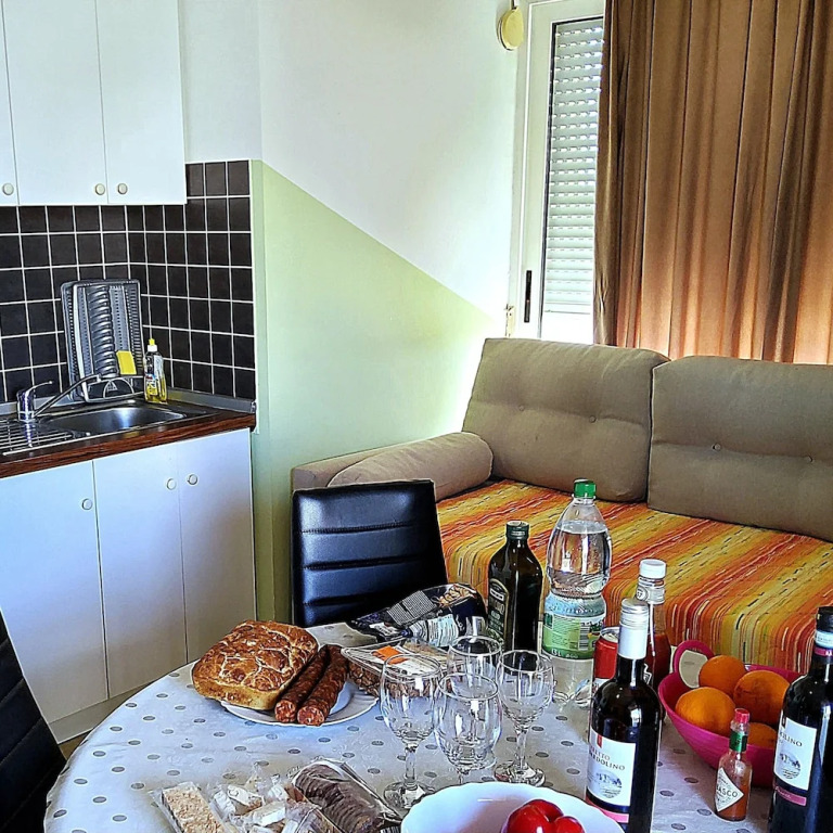 Captivating Apartment 15 Sleeps 4 Guests