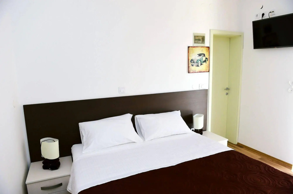 Apartments Zdjelar