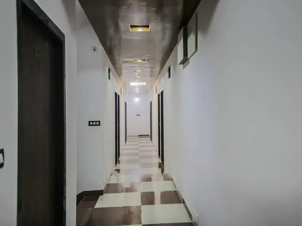 OYO 25084 Hotel Jai Hind