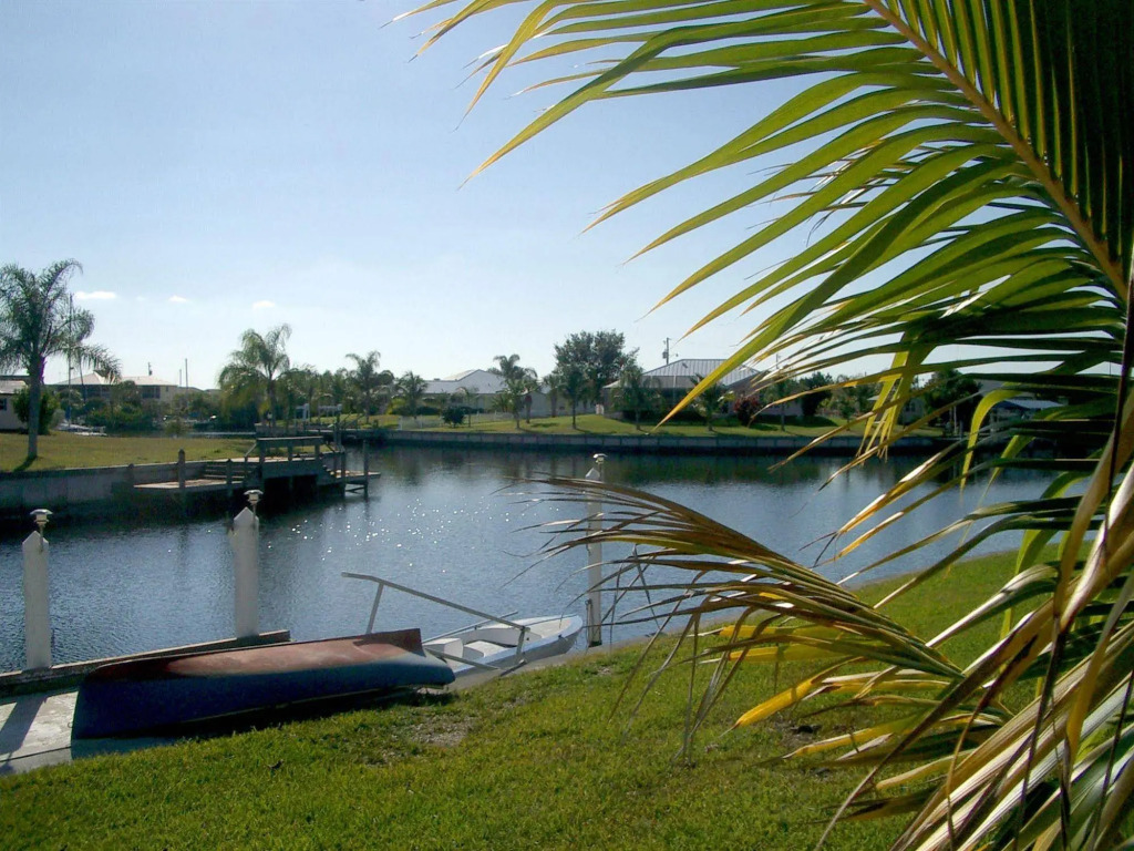 Tropical Paradise Bed & Breakfast
