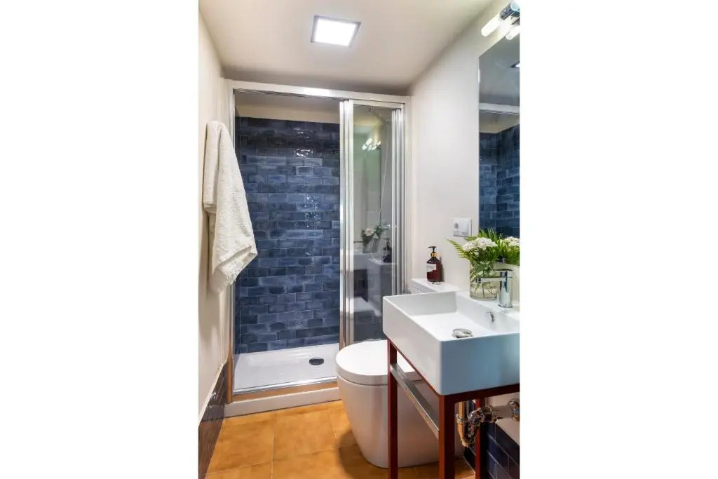 Villa Alfonso, Luxury Villa In Midtown, Parking