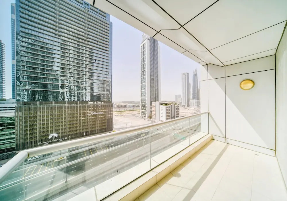 Executive Towers Amazing 1BR Onsite Pool Business bay