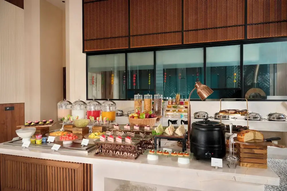 Iris Sarovar Portico