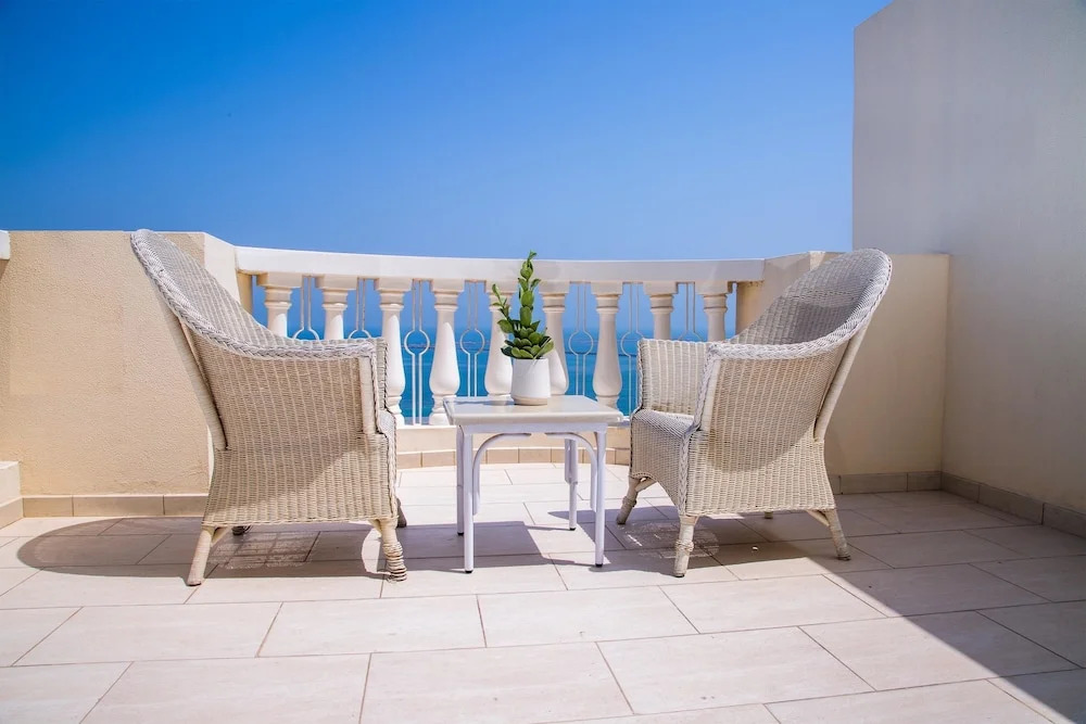 Al Hamra Village Holiday Apartments