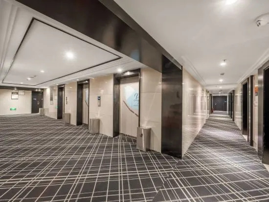 Xana Hotelle Hotel (Chongqing Longhu Yuanzhu Sports Park Subway Station)