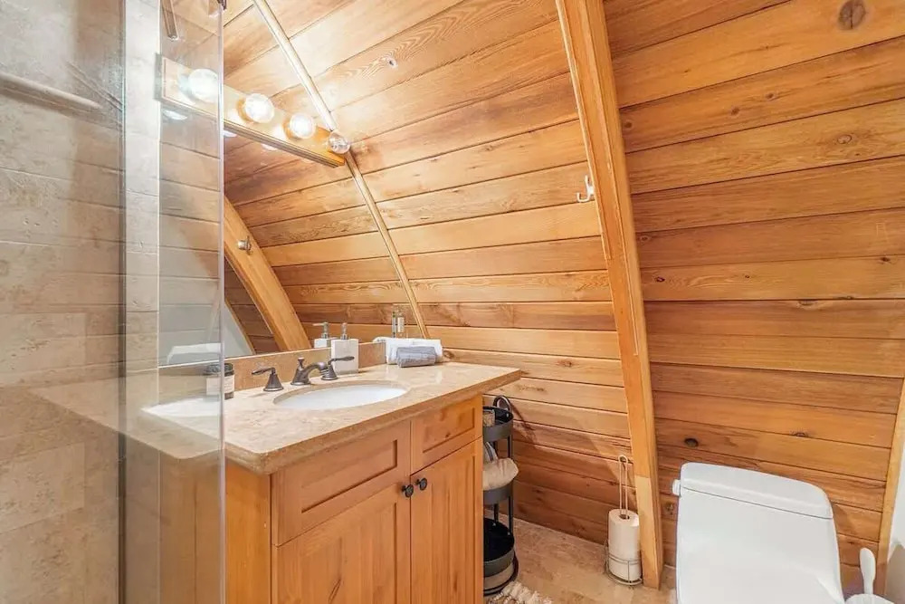 The Canoe Cabin