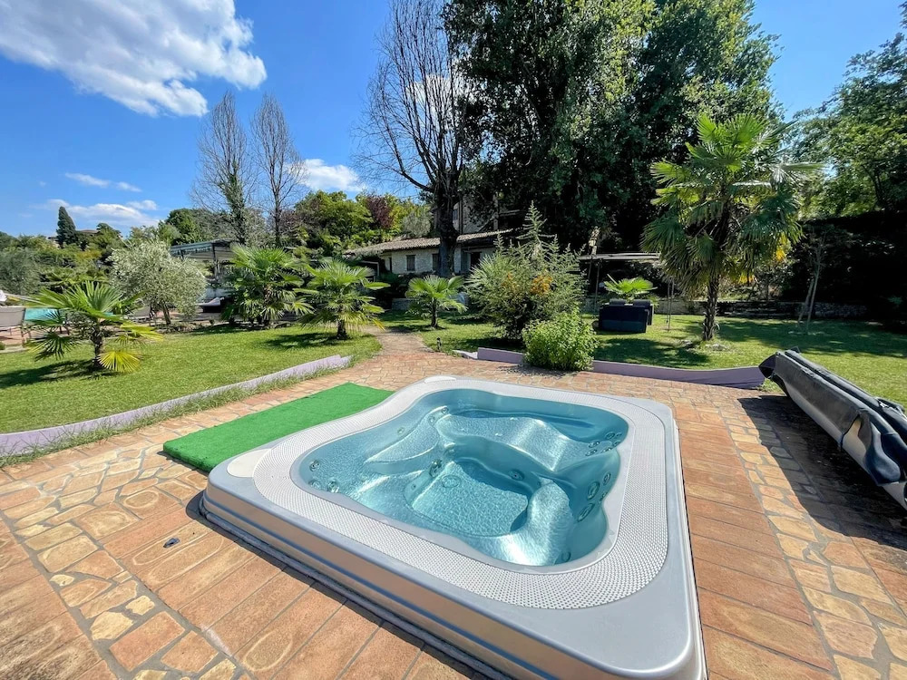 Apt 6 - Enjoy a Relaxing Time in a Romantic Setting, 0.7 Kms/spoleto Centre