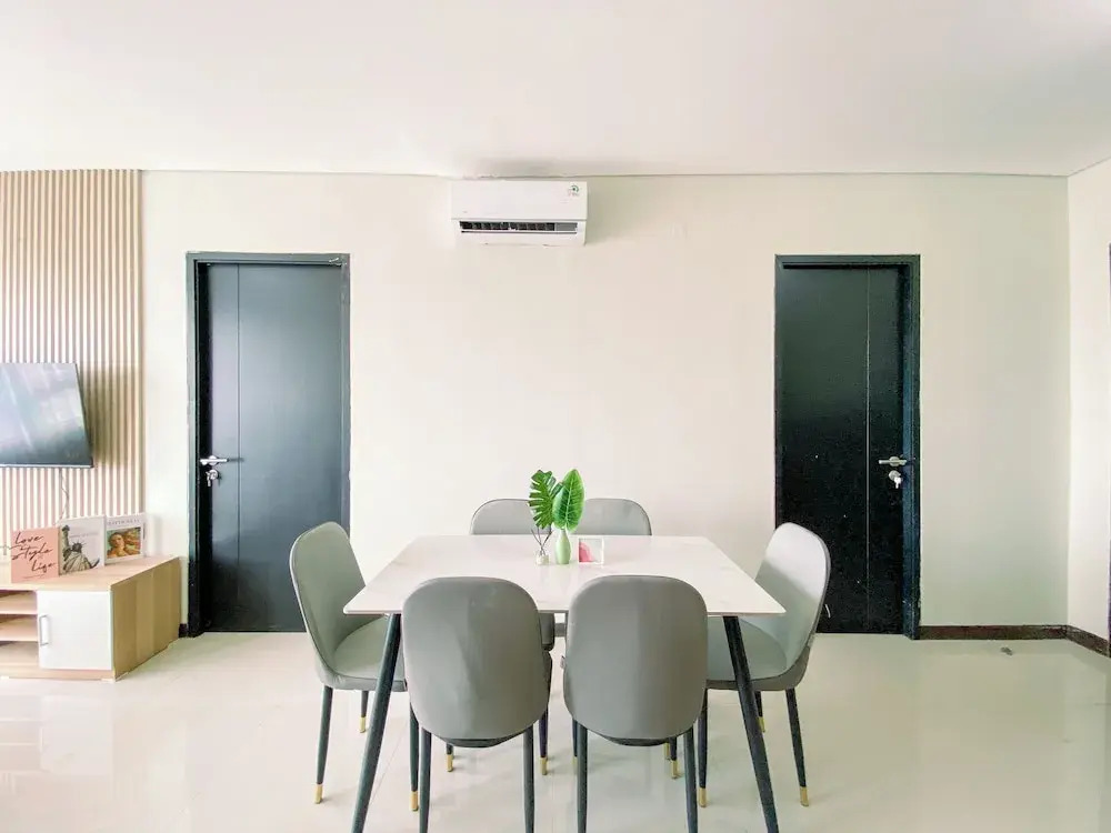 Good Designed and Homey 3BR Nifarro Park Apartment