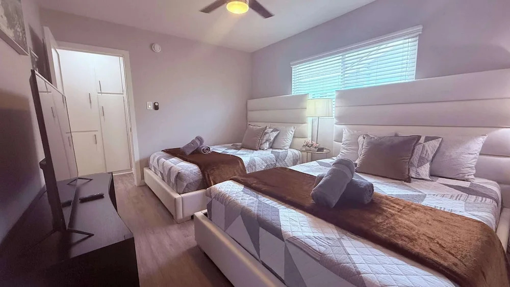 Oneluxstay 1BR Home Near the Beach