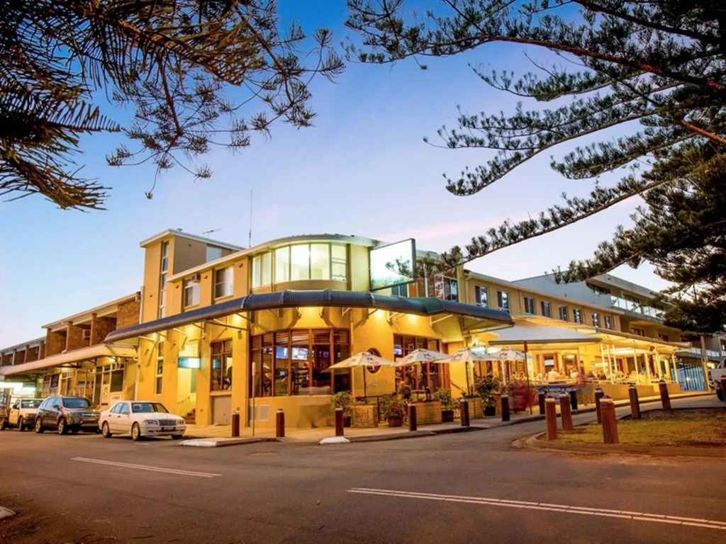 Seabreeze Beach Hotel