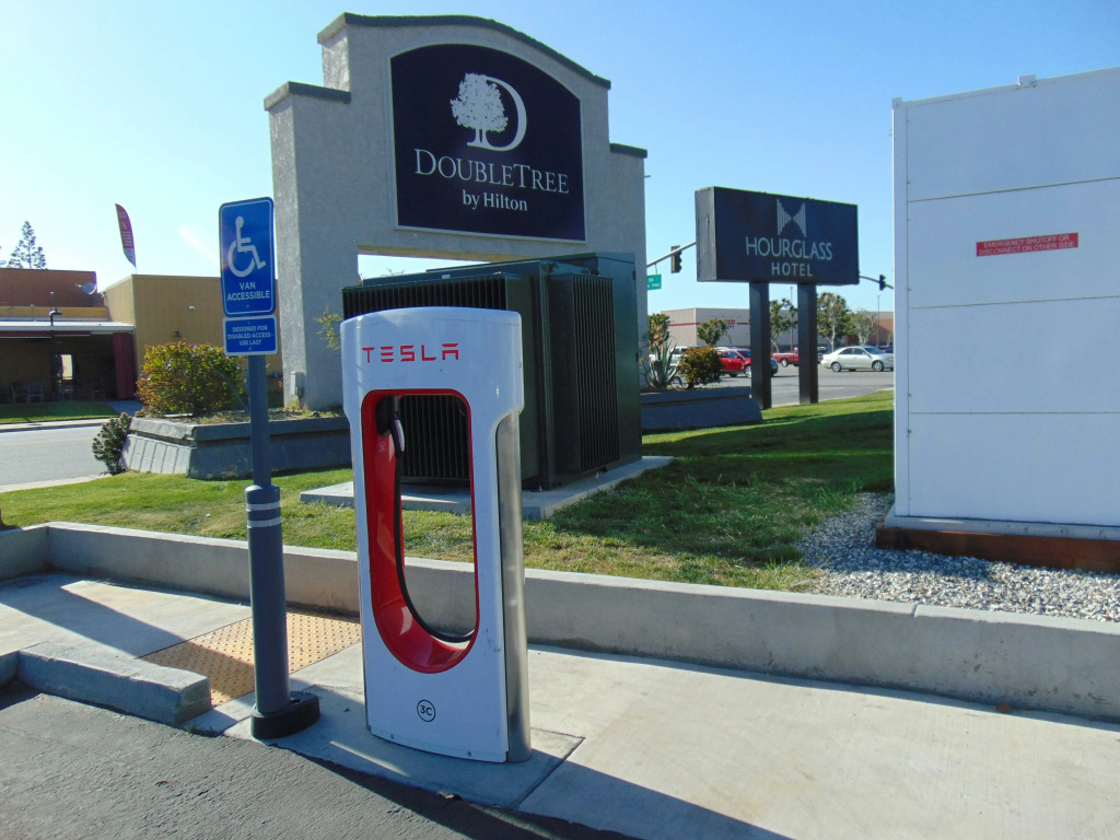 DoubleTree by Hilton Bakersfield