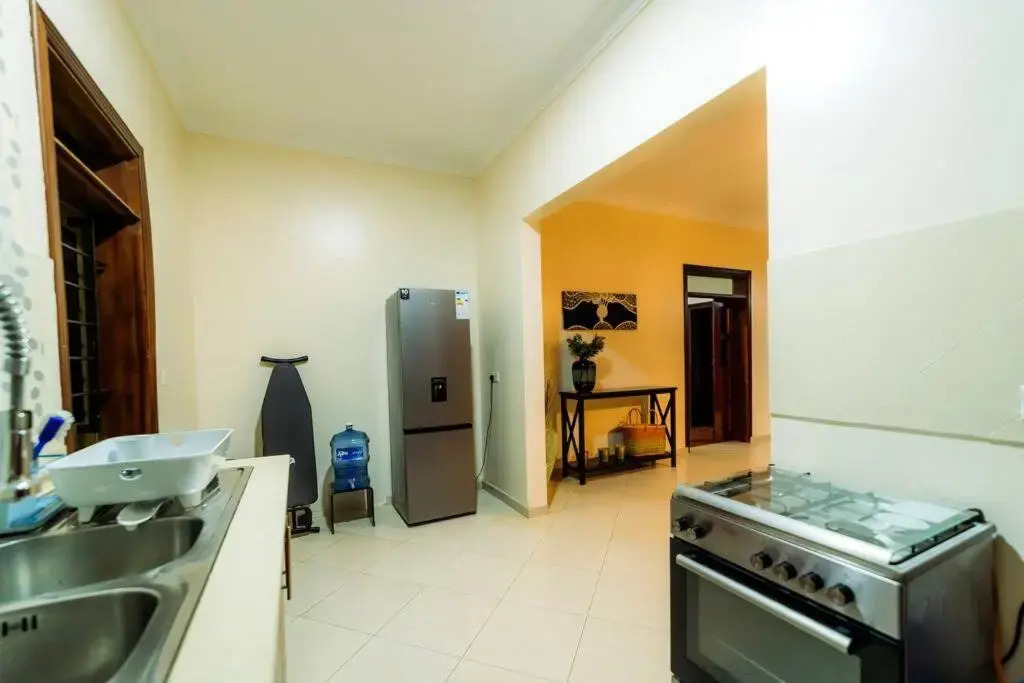 JULZ Place 3 bedroom Apartment with a lake view