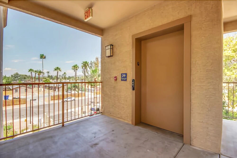 Devonshire #3032 - 2 Br condo by RedAwning