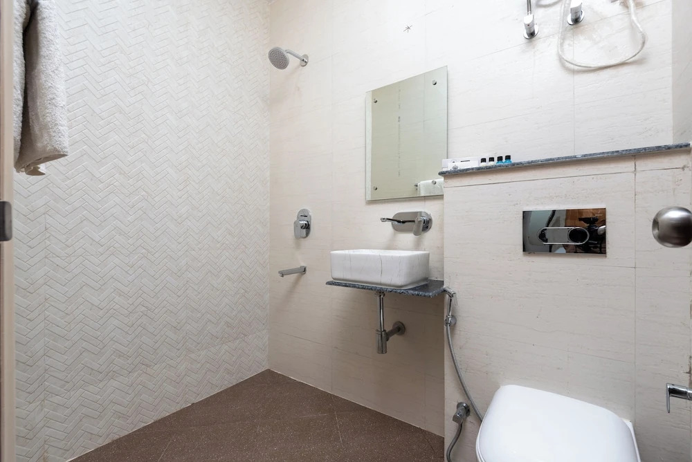 FabHotel Comfort N Stay - Huda City Centre Metro