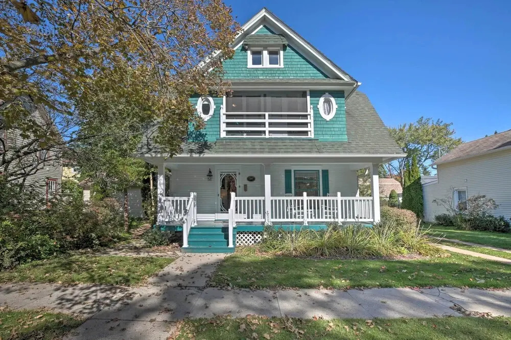 Luxe Lake Geneva Retreat in Downtown!