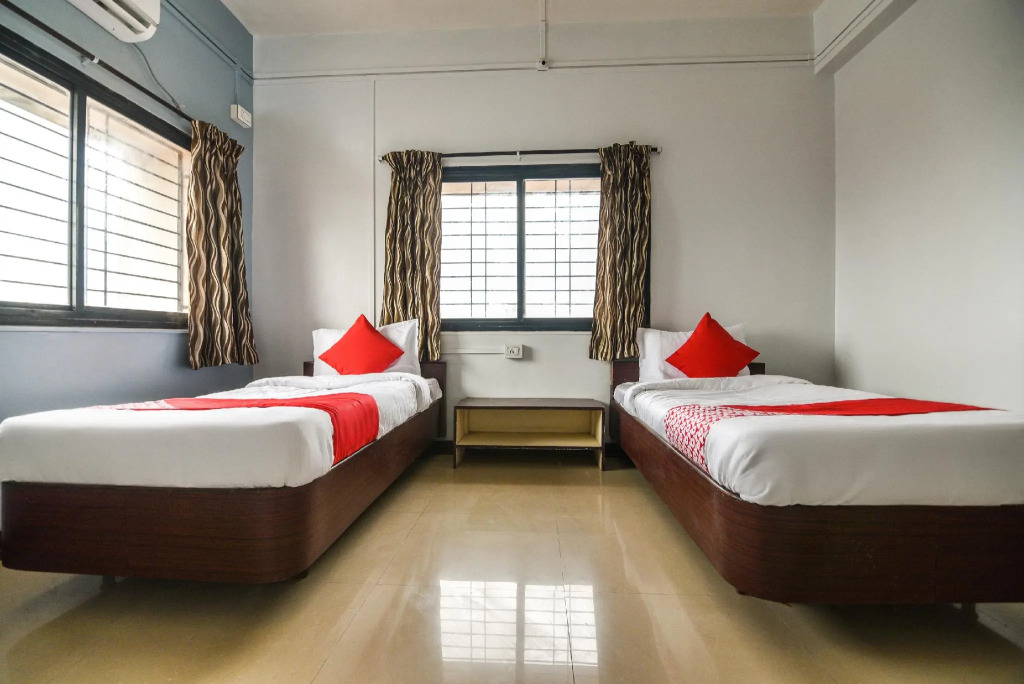 OYO 61080 Hotel Shree Gurunanak Lodge