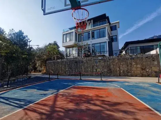 XMAN Sunrise Peaks Resort