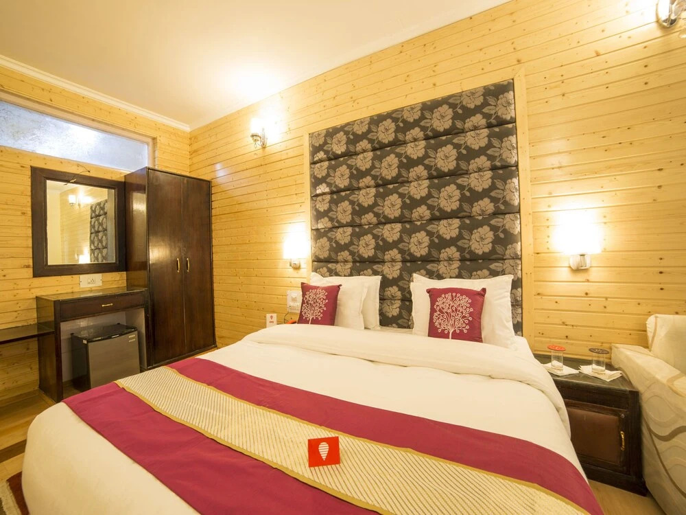 OYO 5174 Hotel Pamposh