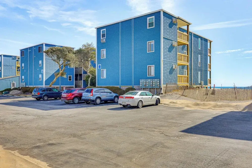 Ocean-view Condo: Steps to North Topsail Beach!