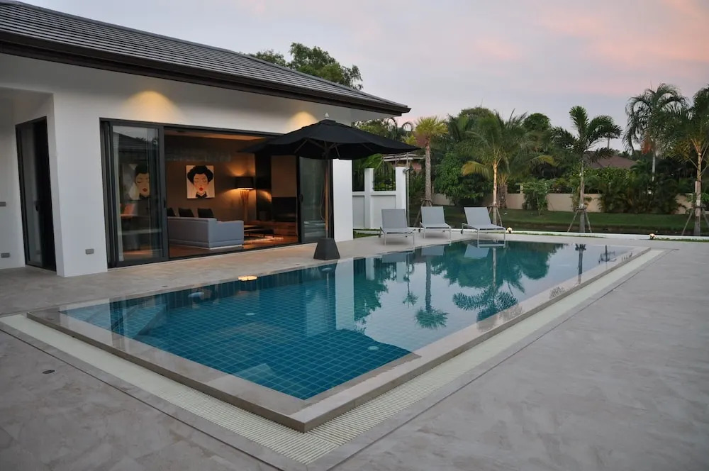 Lagoon Villa