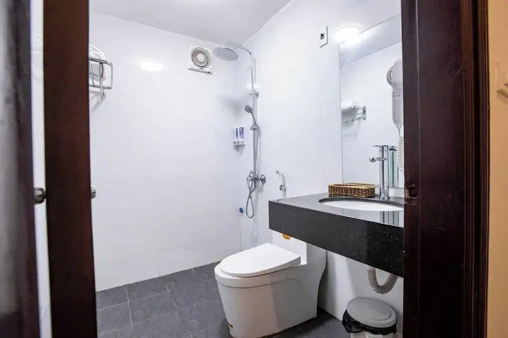 Hai Yen Hotel - 109 Tran Duy Hung