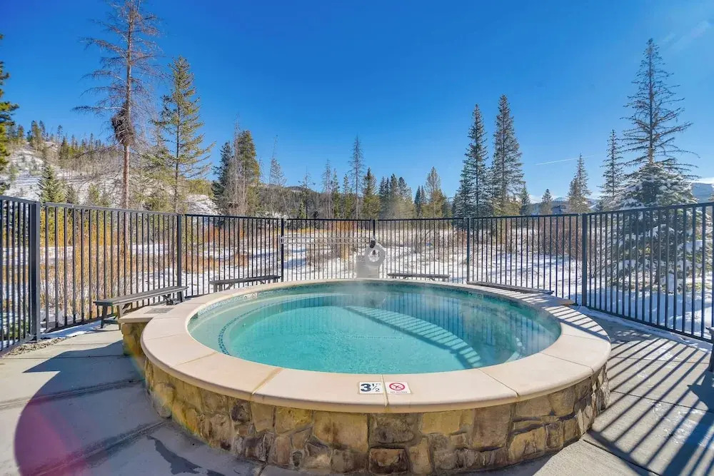 Winter Park Condo w/ Hot Tub, Balcony & Shuttle!