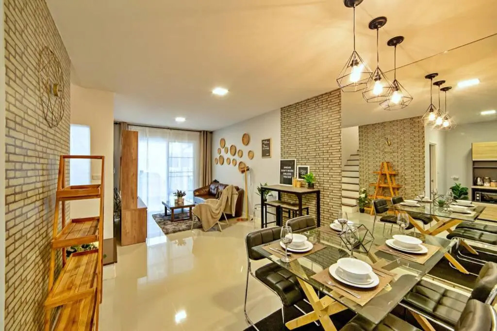 3BRs Townhouse near BigCCentre/Int.School