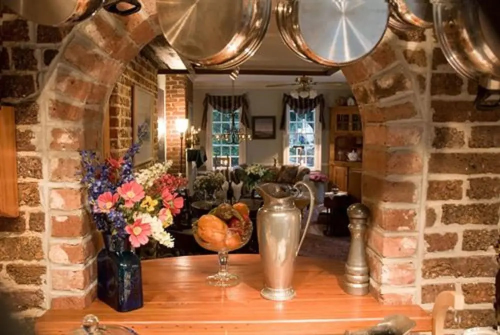 Armstrong Inns